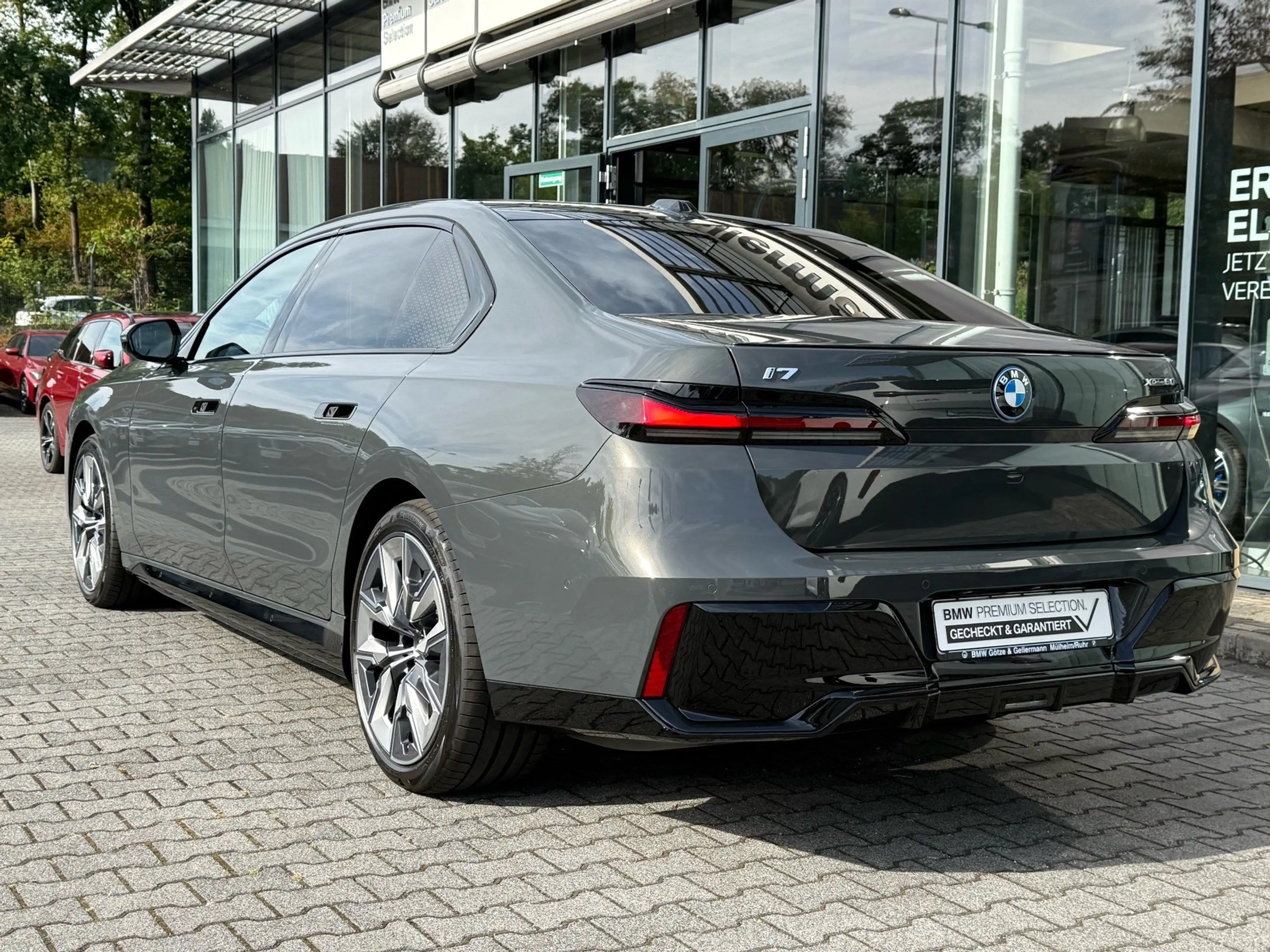 BMW i7 xDrive60 M Sportpaket //B&W Panorama HUD 360*Kamer — photo 2