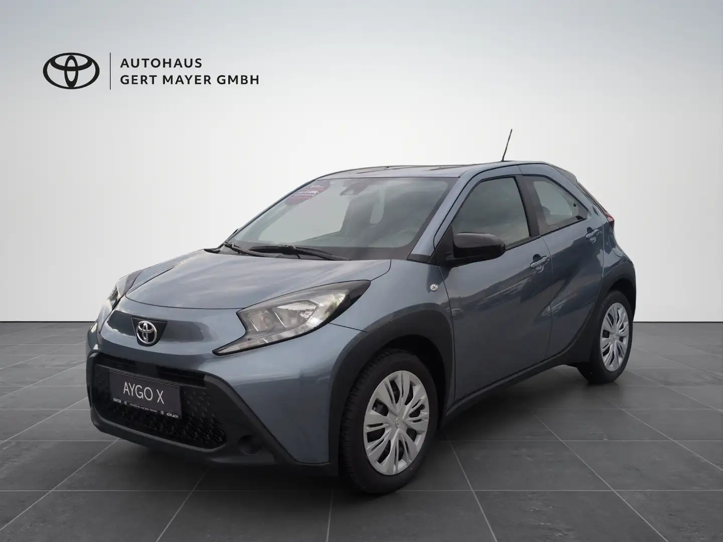 Toyota Aygo X Play Grau - 1