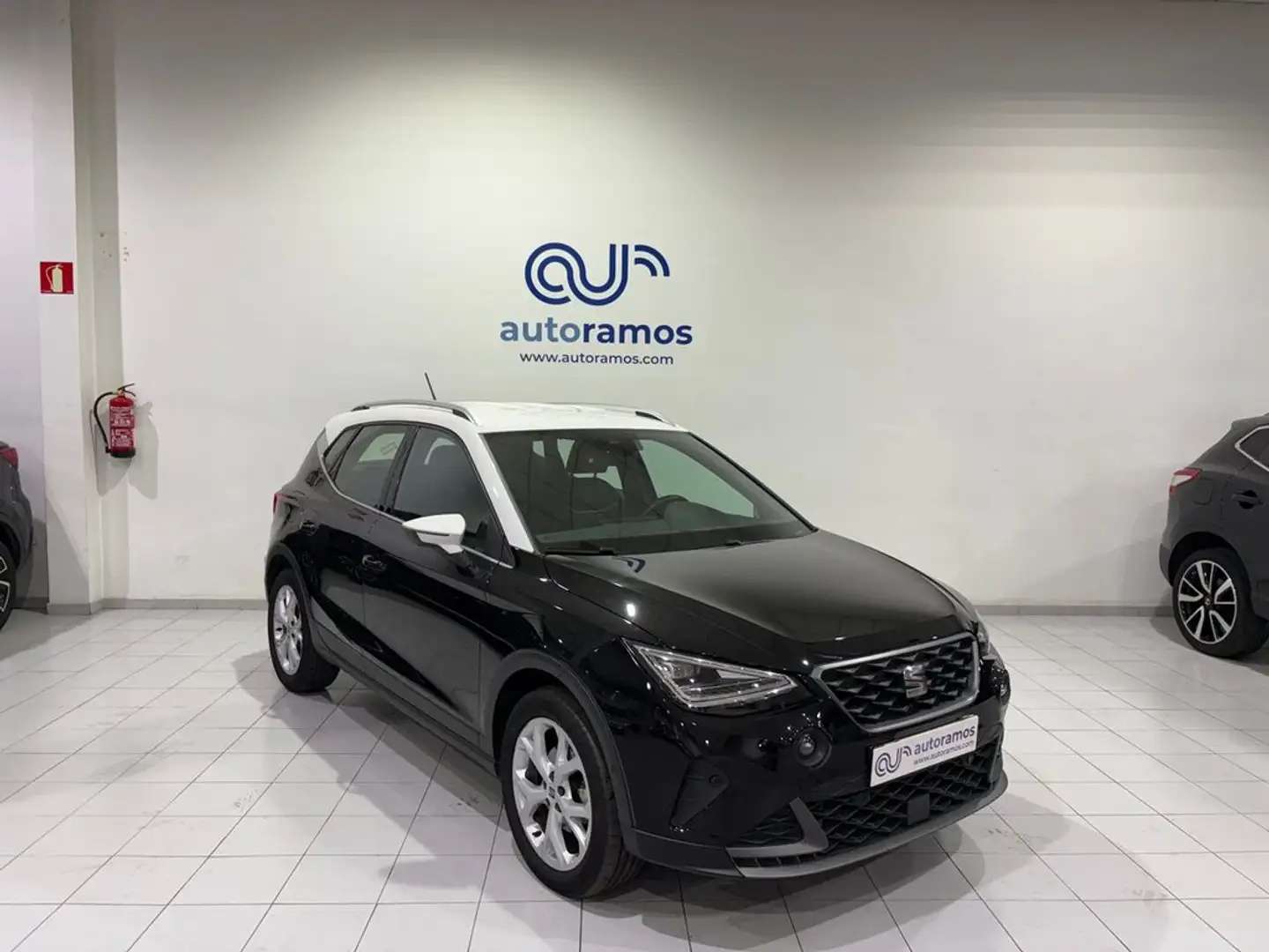 SEAT Arona 1.0 TSI 81KW FR 110 5P Negro - 1