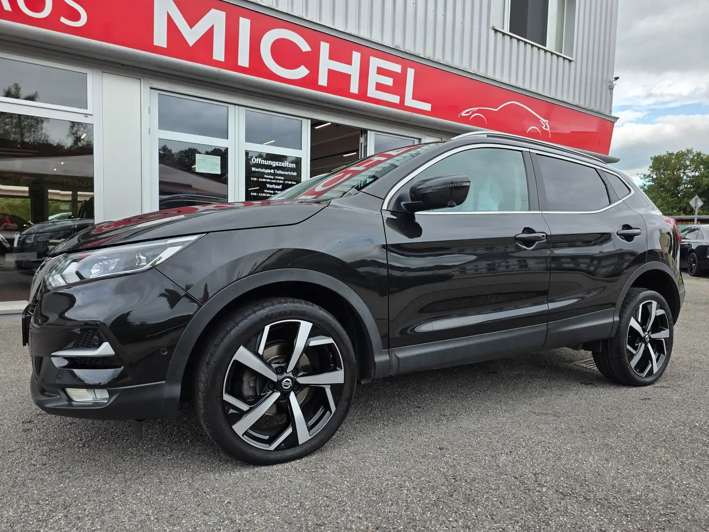 Nissan Qashqai Tekna 4x4 Schwarz - 2