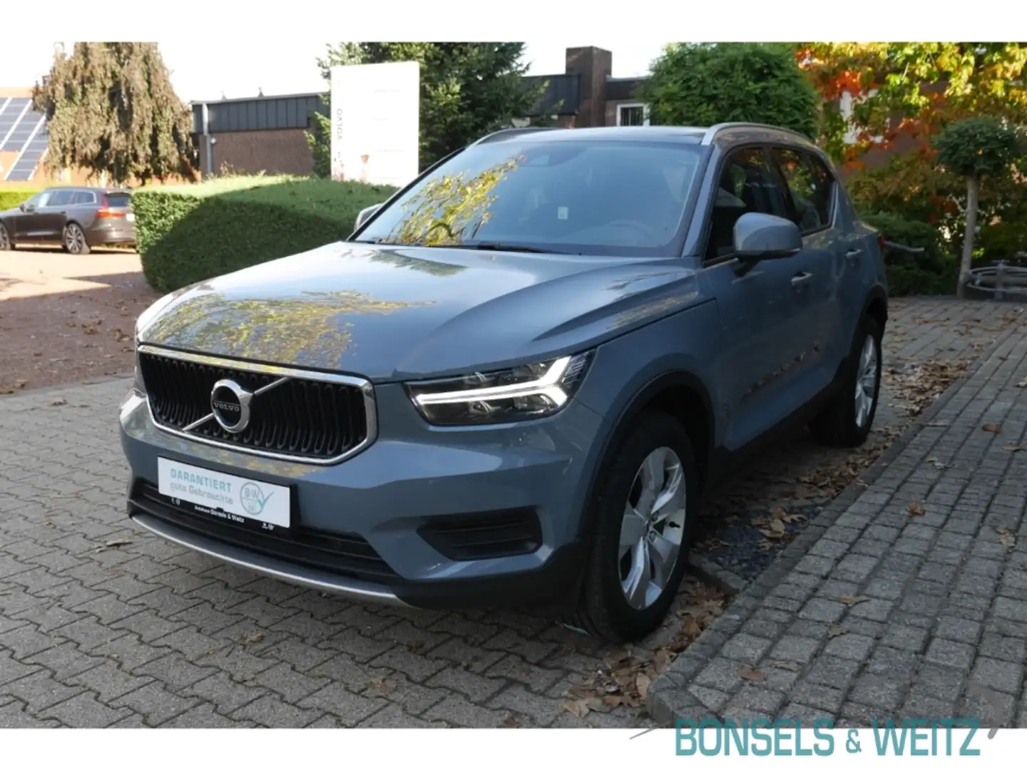 Volvo XC40 Momentum 2WD EU6d T3 AUTOMATIK Navi Digitales Cock Grau - 2