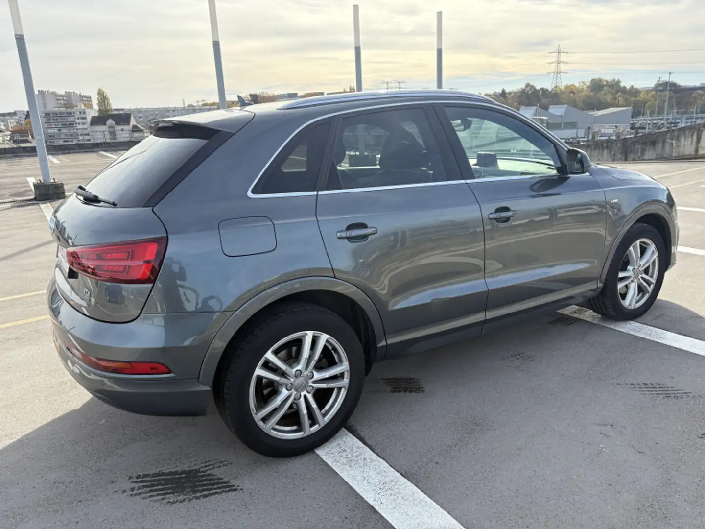 Audi Q3 35 TDI 150CH S LINE S TRONIC 7 Grau - 2