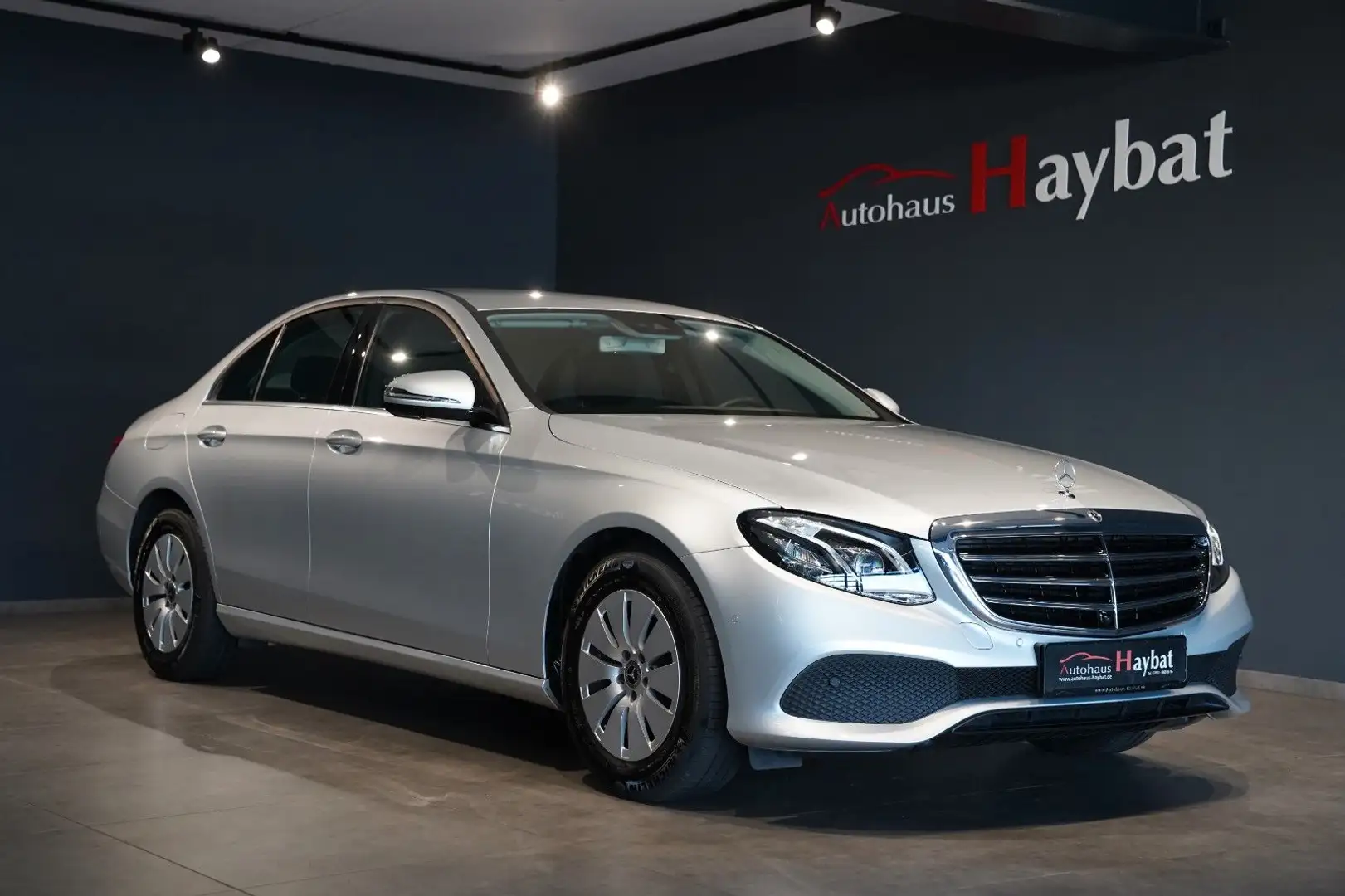 Mercedes-Benz E 200 Lim. MBUX-MBeam-360Kamera-AHK- 1.Hand Argento - 1