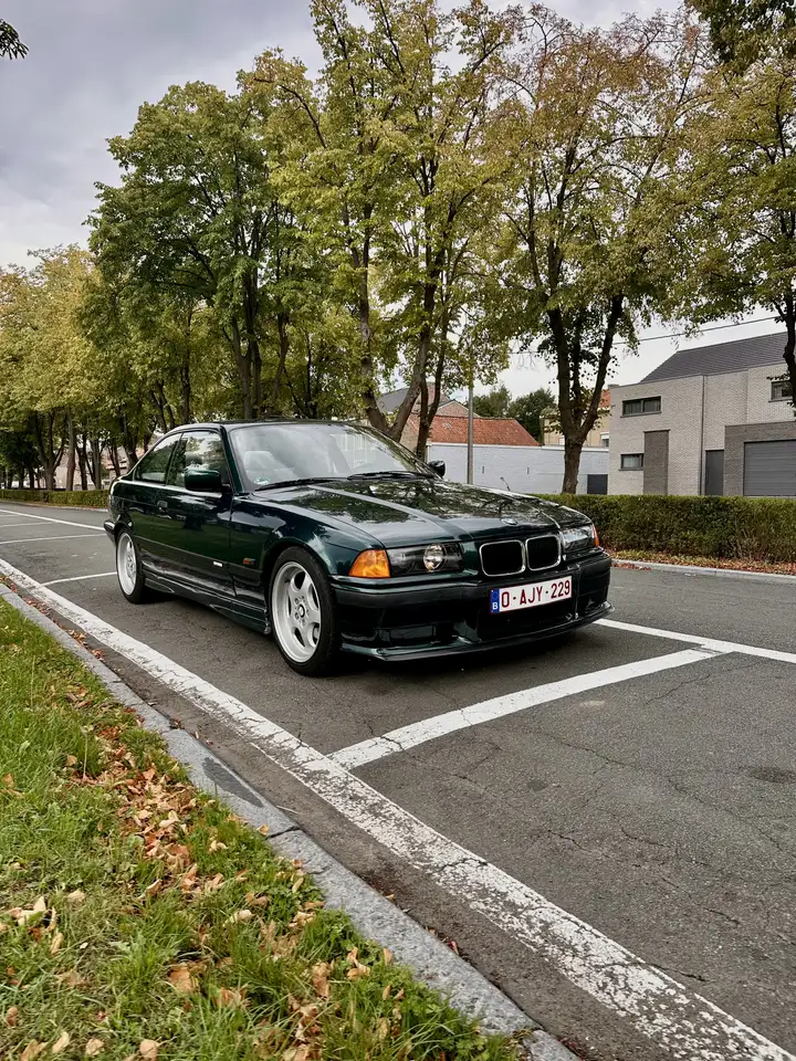 BMW 320i, foto 2