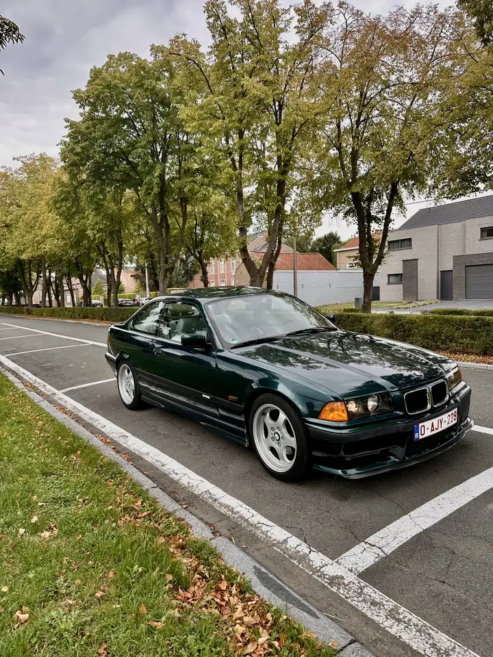 BMW 320i, foto 1