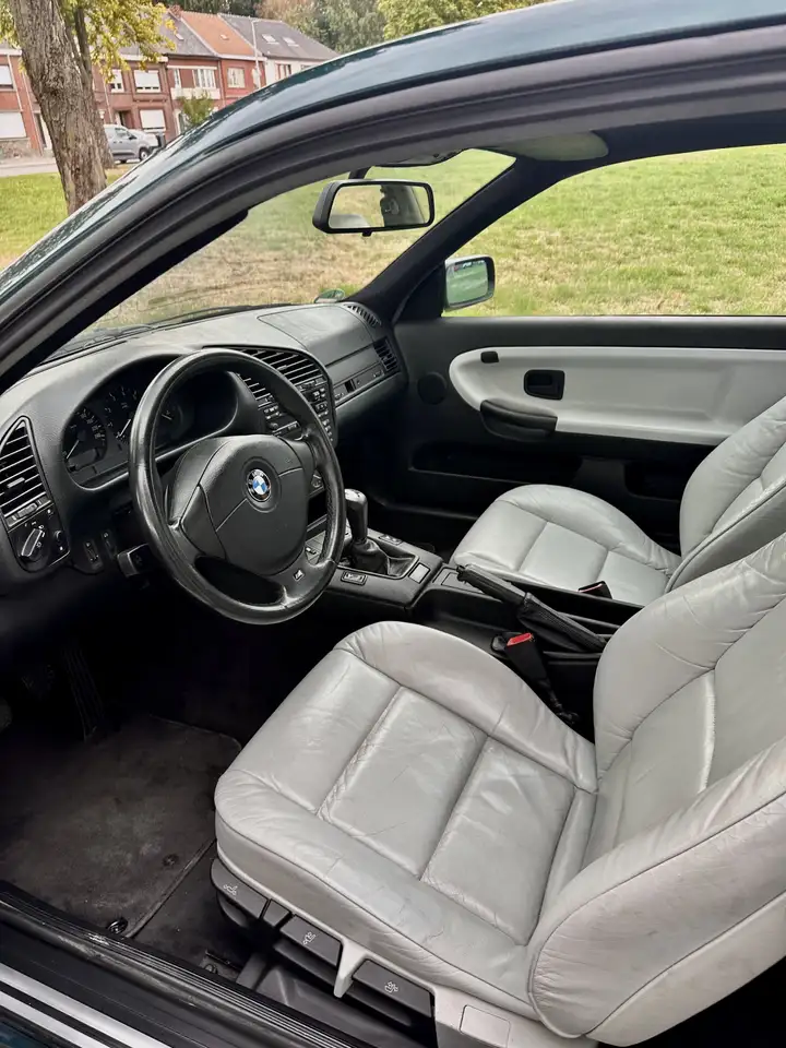 BMW 320i, foto 8