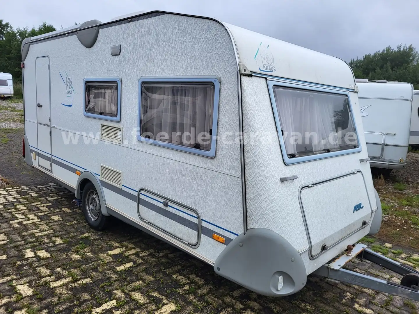 Knaus Azur 450 TFM Querbett - Nr. 104  (4) - 1