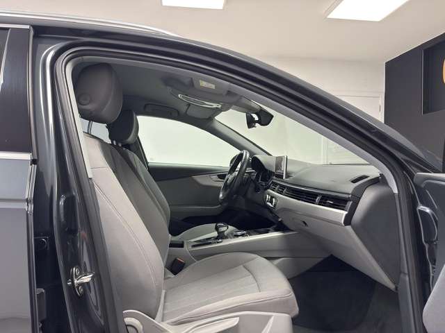 Audi A4 — photo 12