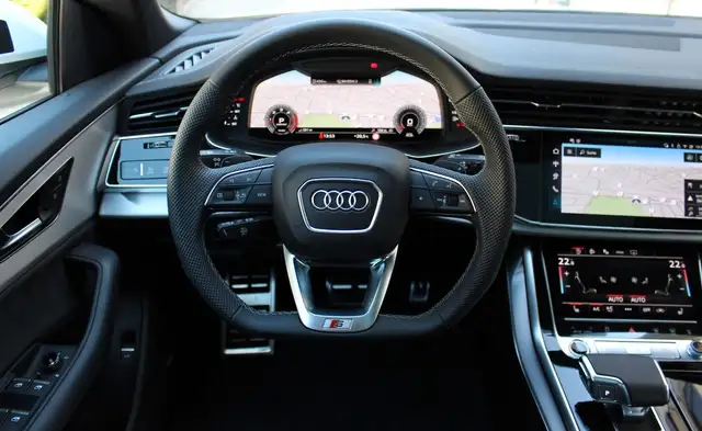 Audi Q8 view 13