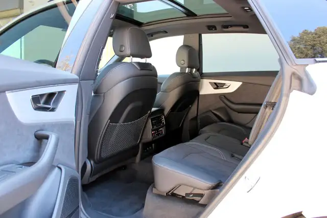 Audi Q8 view 14