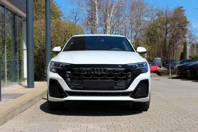 Audi Q8 view 2