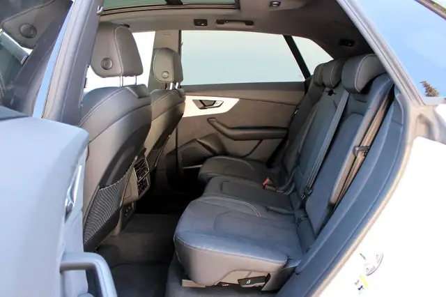 Audi Q8 view 15
