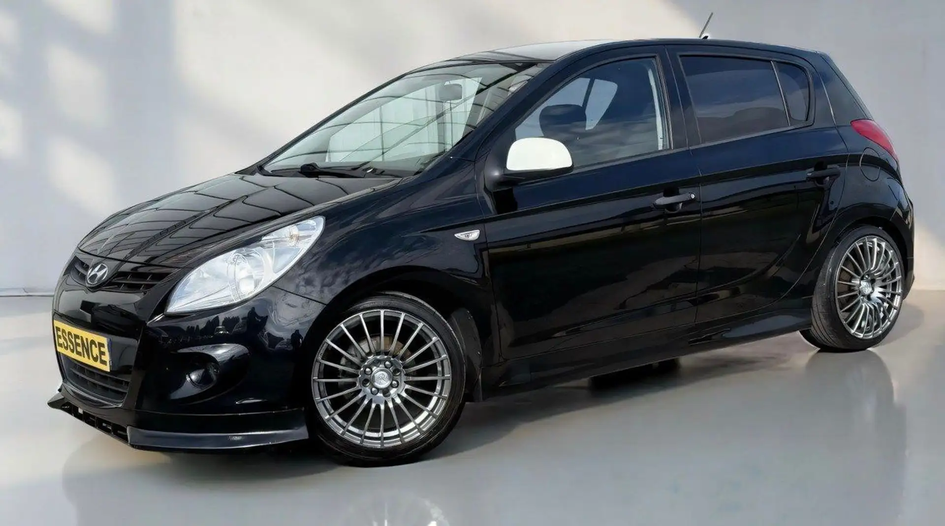 Hyundai i20 - 1.2i - 77ch (5 cv) 16V - BVM5 - 5 portes - Noir Noir - 1