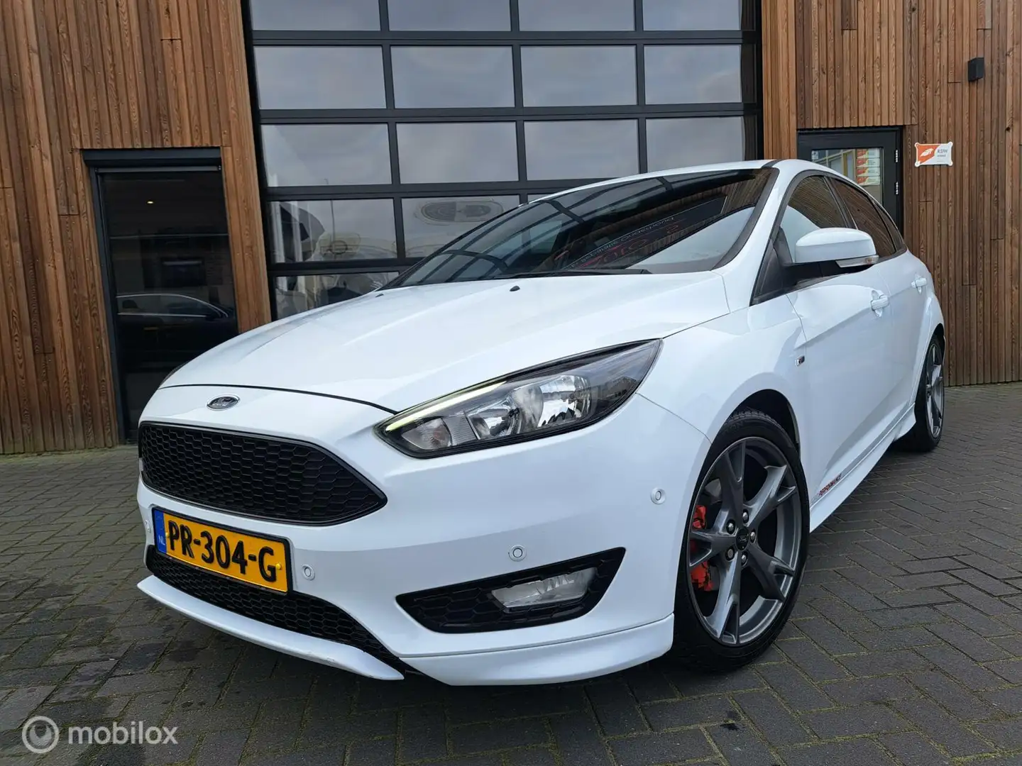 Ford Focus 1.0 125PK ST LINE NAVIGATIE CRUISE AIRCO Wit - 1