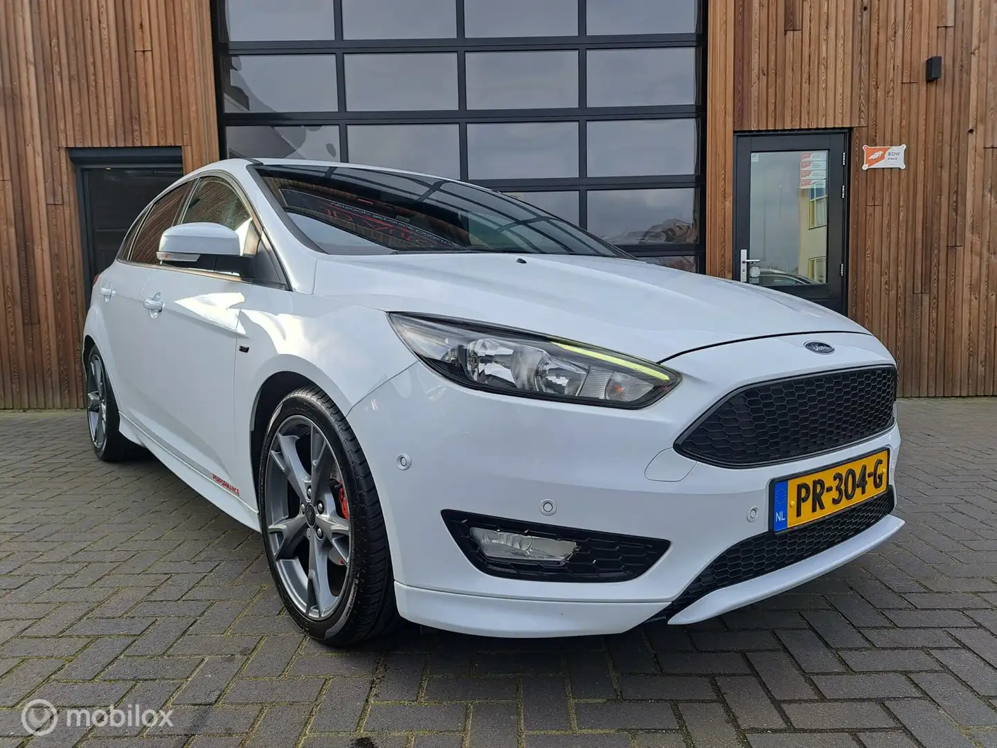 Ford Focus 1.0 125PK ST LINE NAVIGATIE CRUISE AIRCO Wit - 2