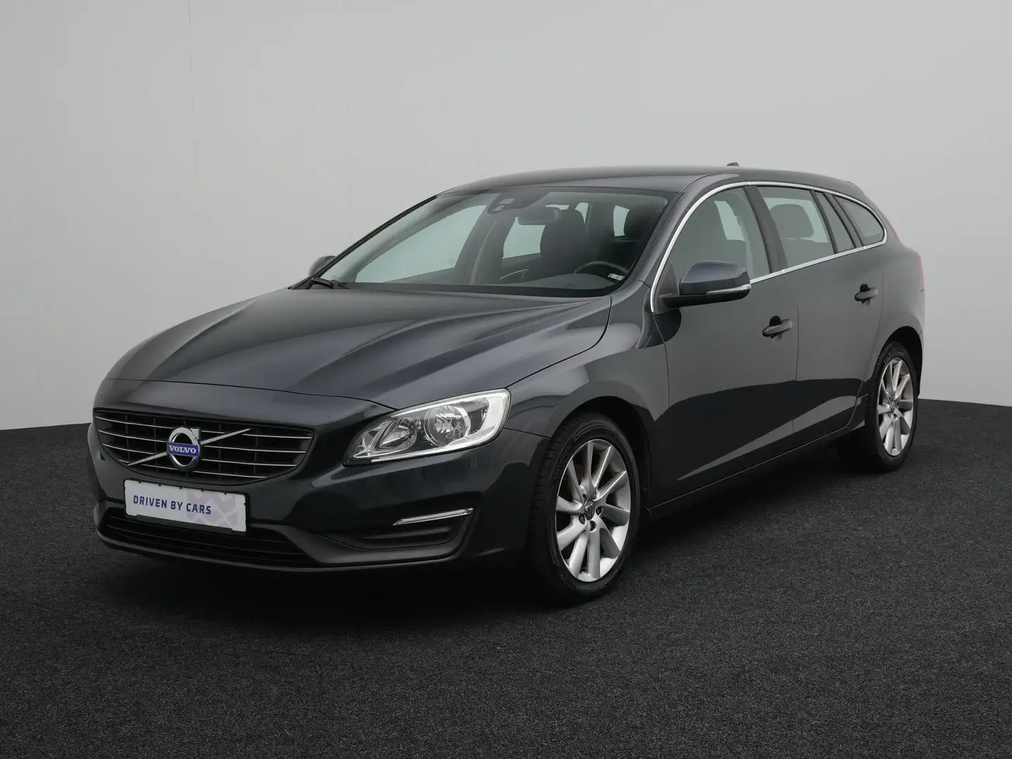 Volvo V60 Momentum 2.0,CITYSAFETY,TEMPO,NAVI,PDC,AHK Grijs - 2