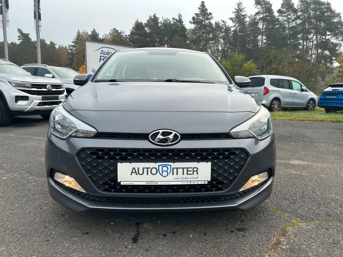 Hyundai i20 Sitzheizung Klima TÜV Neu Grau - 2