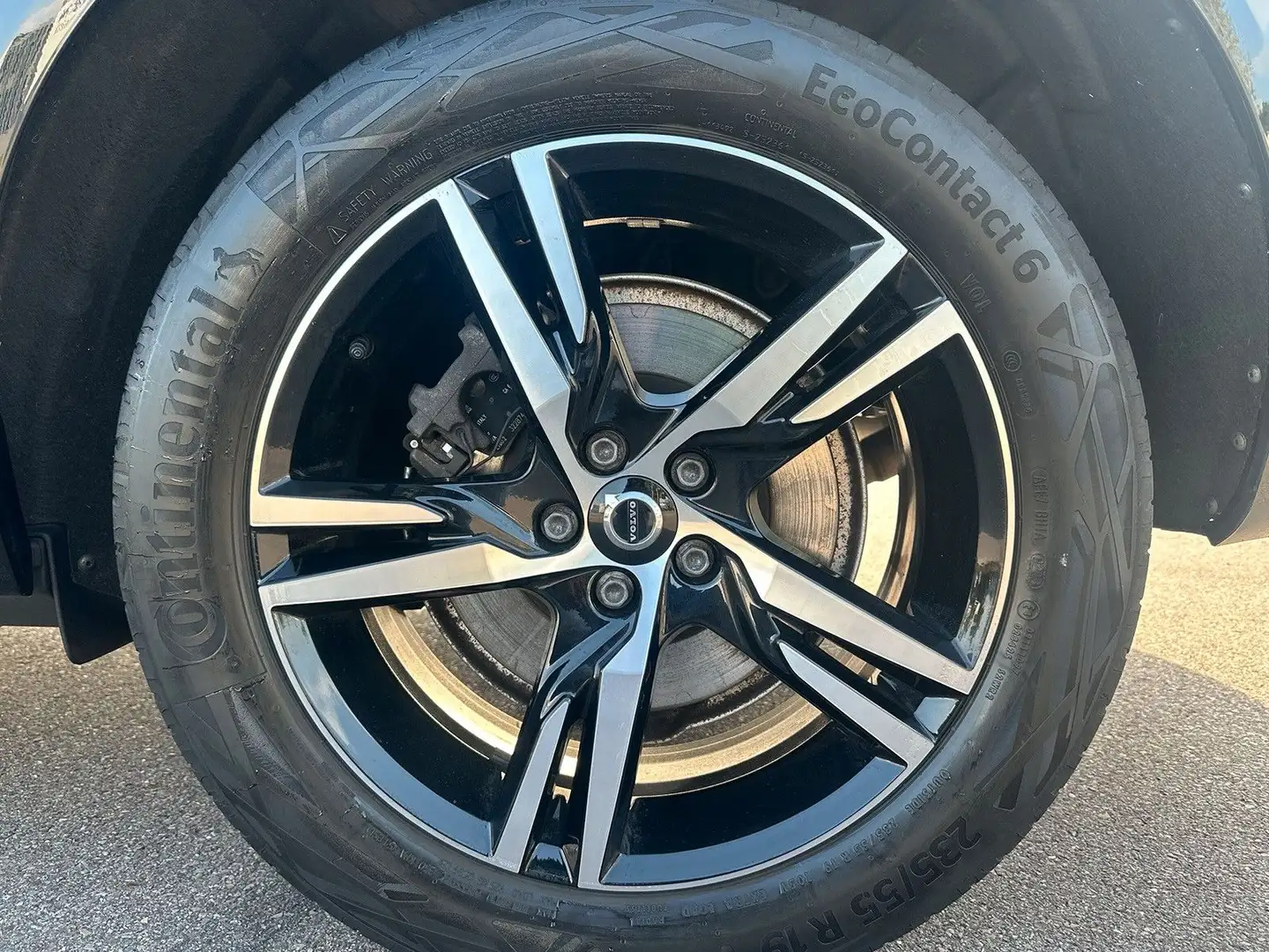 Volvo XC60 B4 Mild-Hybrid R-Design Automatik LED SD Schwarz - 2