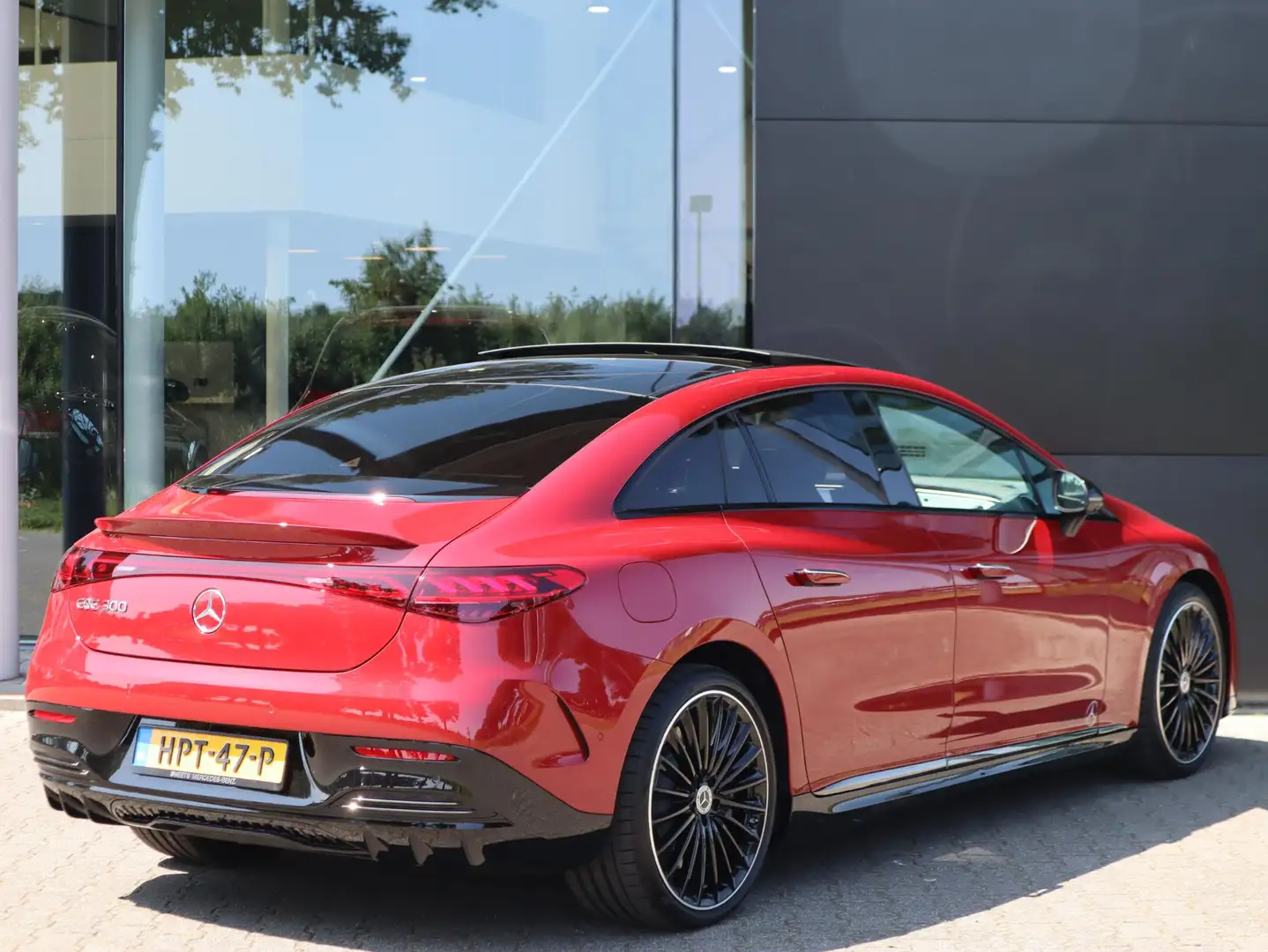 Mercedes-Benz EQE 300 Business Solution AMG 90 kWh Rood - 2