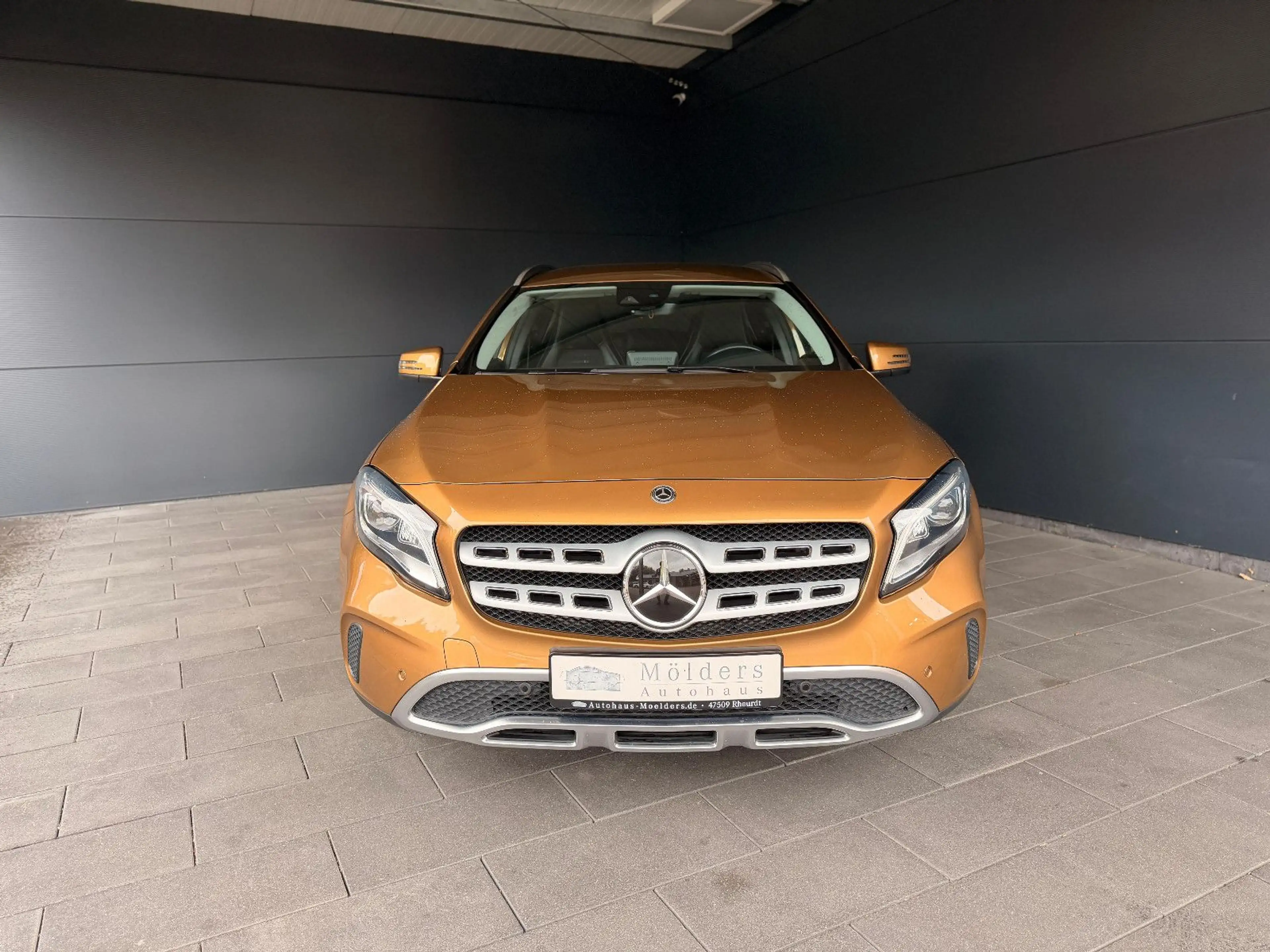 Mercedes-Benz GLA 180 *Garantie*AHK*Navi*Rfk*LED*189€ mtl. — photo 2