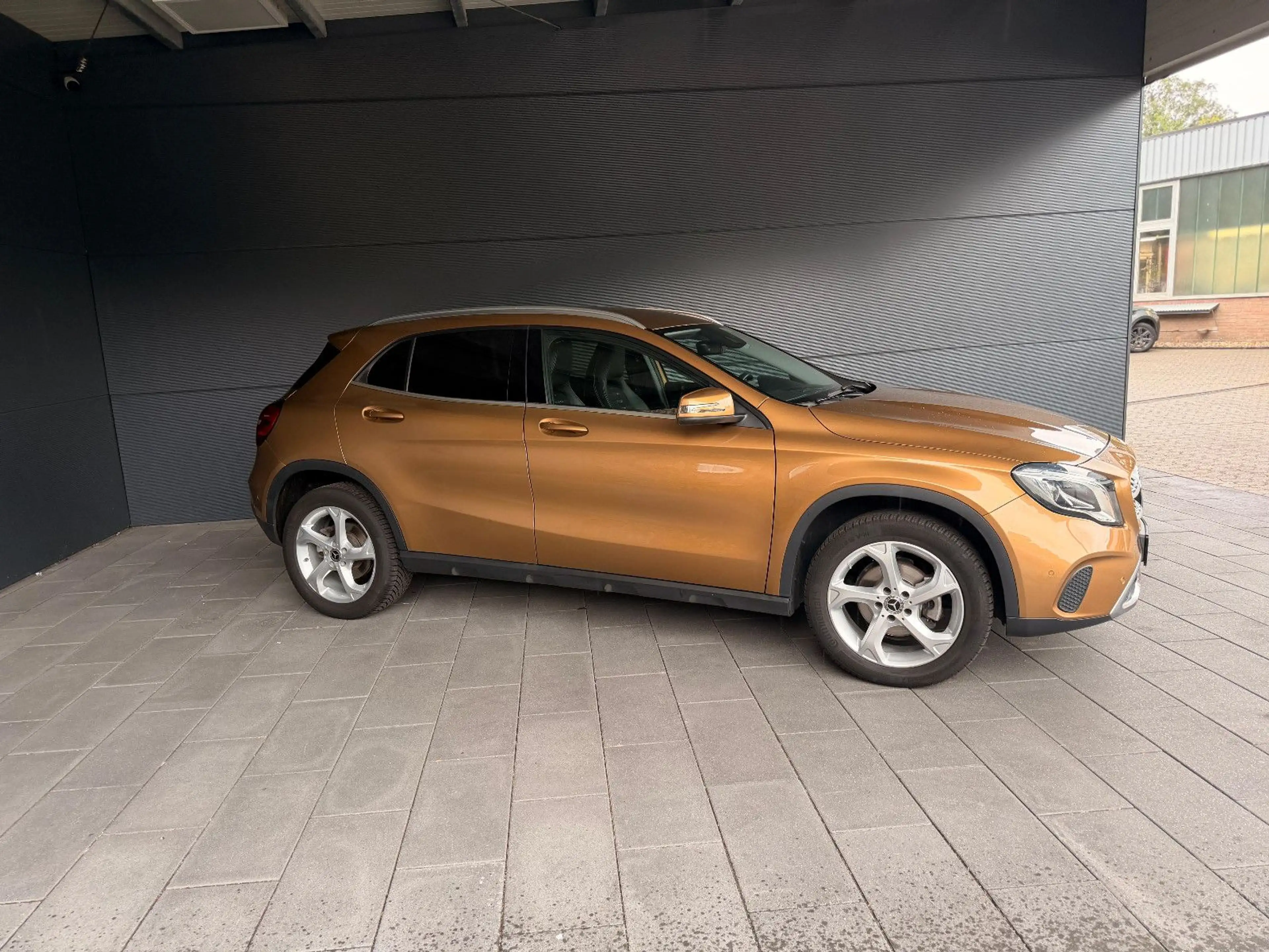 Mercedes-Benz GLA 180 *Garantie*AHK*Navi*Rfk*LED*189€ mtl. — photo 3