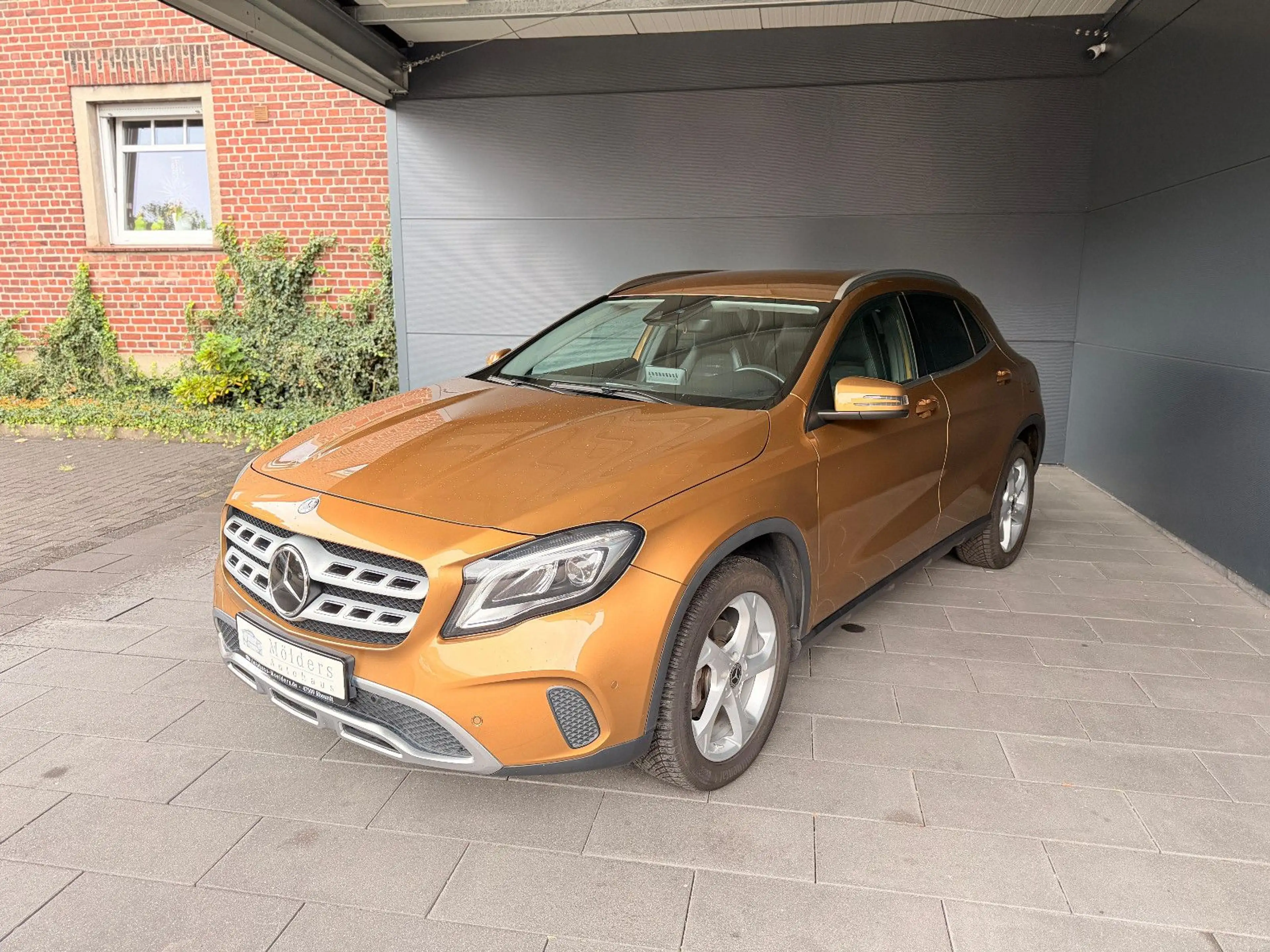 Mercedes-Benz GLA 180 *Garantie*AHK*Navi*Rfk*LED*189€ mtl.