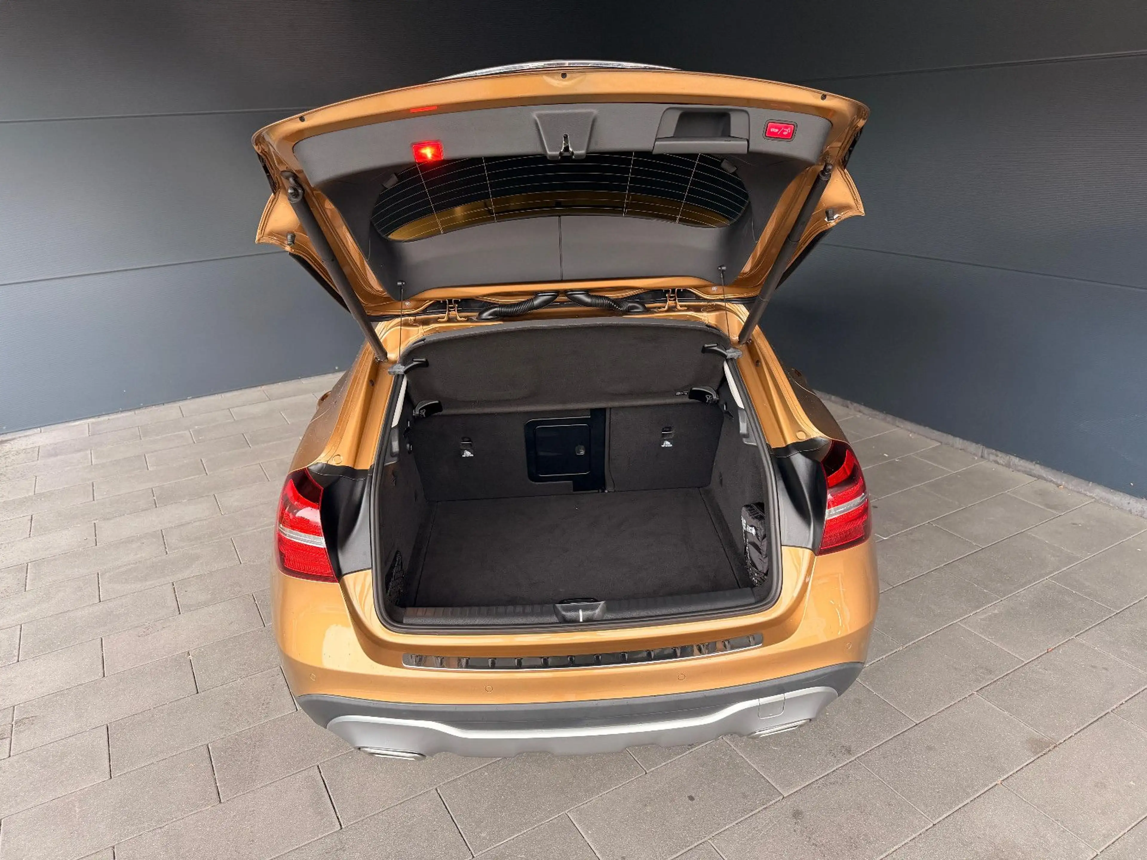 Mercedes-Benz GLA 180 *Garantie*AHK*Navi*Rfk*LED*189€ mtl. — photo 11