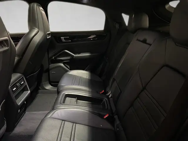 Porsche Cayenne view 11