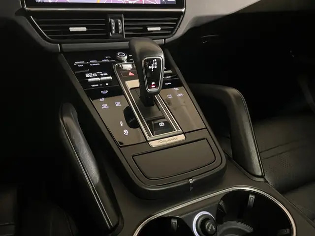Porsche Cayenne view 10