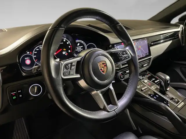 Porsche Cayenne view 8