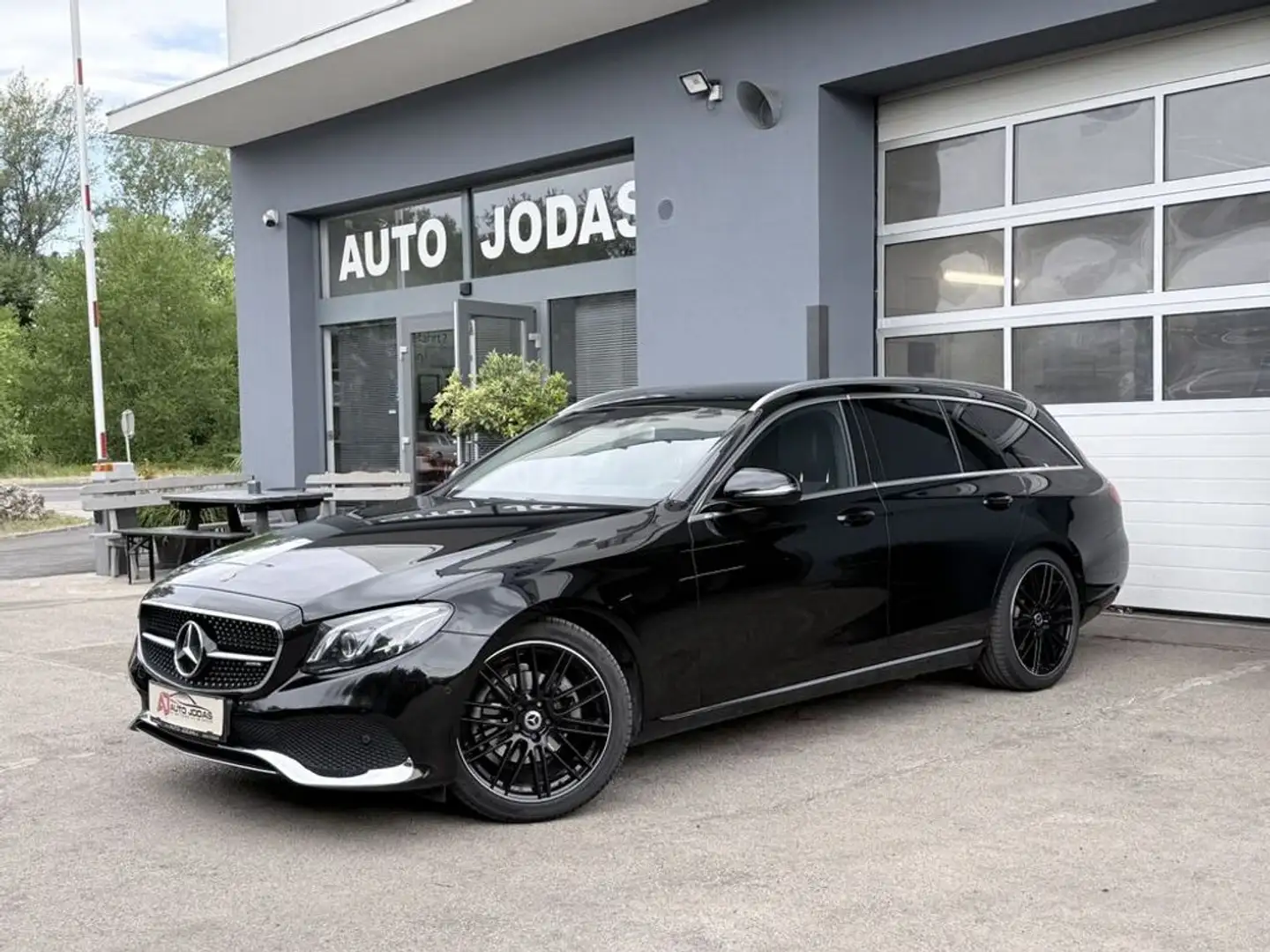 Mercedes-Benz E 200 T Avantgarde Aut. **Cam/Multibeam/Totwink** Schwarz - 2