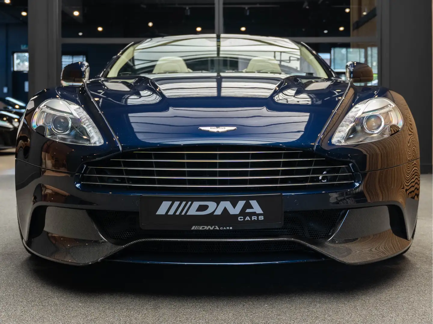 Aston Martin Vanquish Volante Carbon 6.0 V12 Touchtronic 2+2 Kék - 2