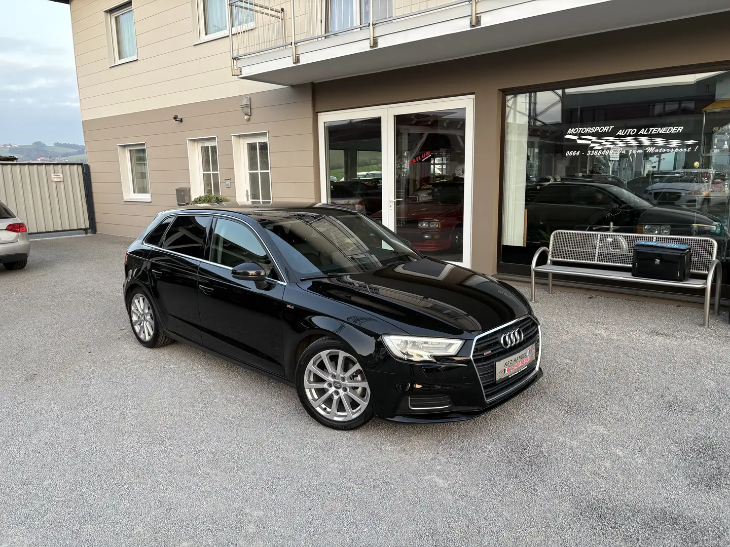 Audi A3 SB 1,6 TDI design *CARPLAY*NAV*TEMP*TEILLEDER*MFL* Schwarz - 1