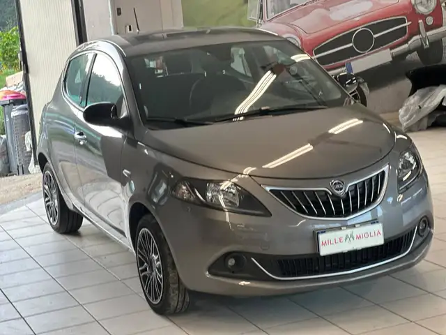 Lancia Ypsilon 1.0 firefly hybrid Ecochic