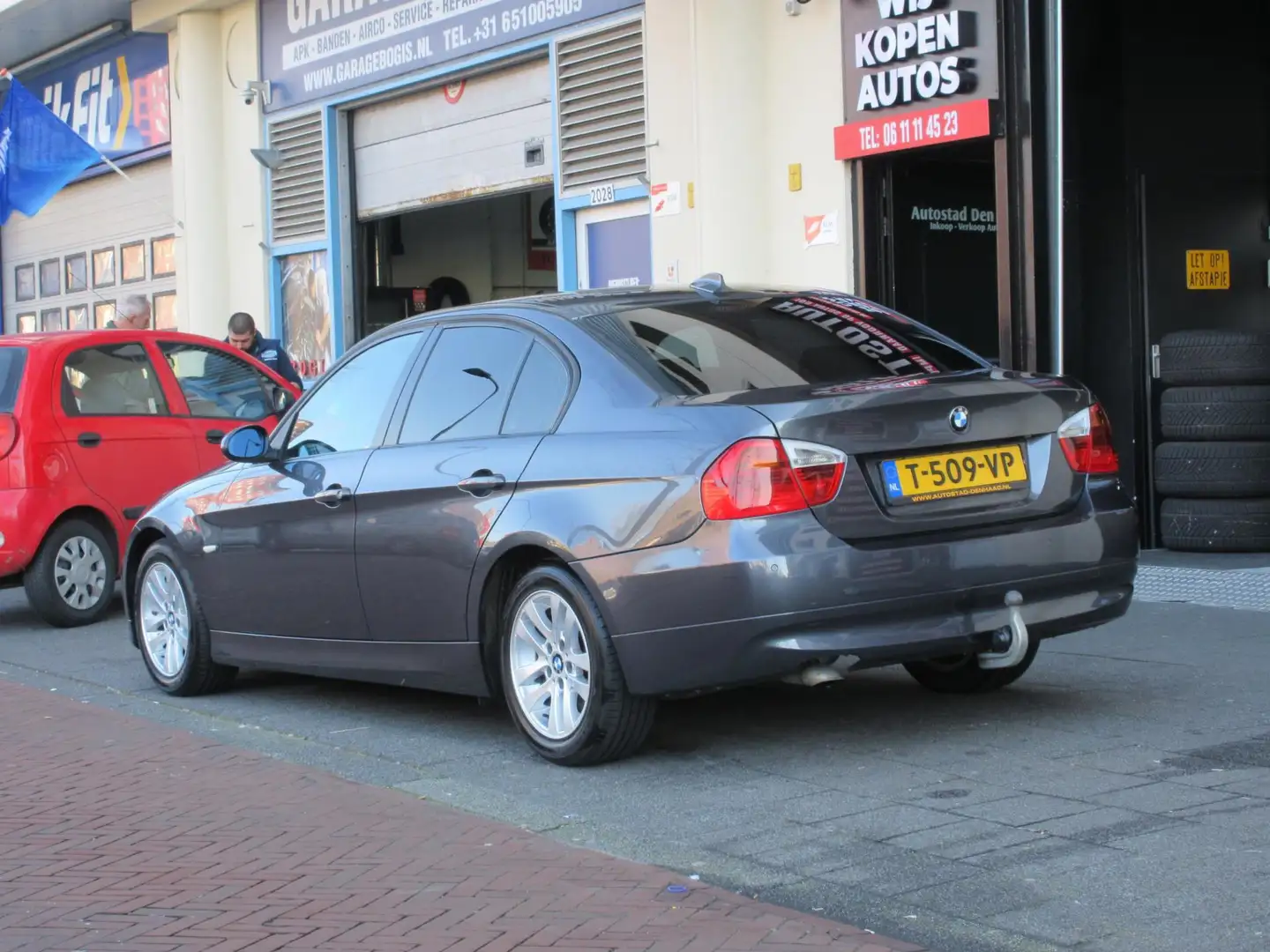 BMW 320 3-serie 320d Automaat Leer Navi Clima PDC Grijs - 2