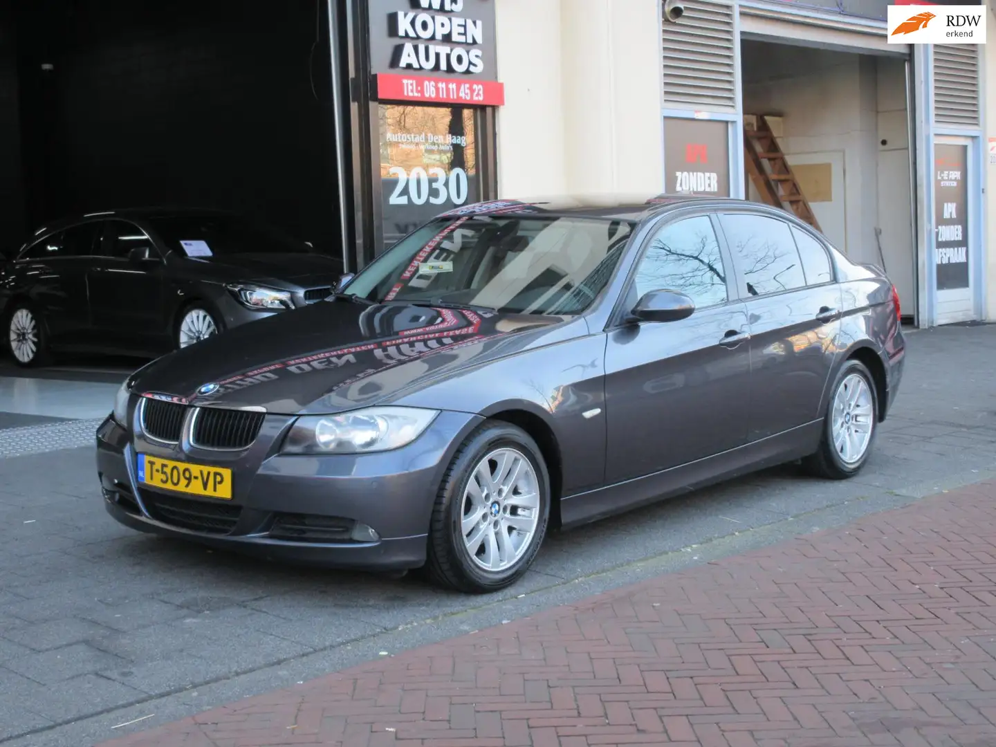 BMW 320 3-serie 320d Automaat Leer Navi Clima PDC Grijs - 1