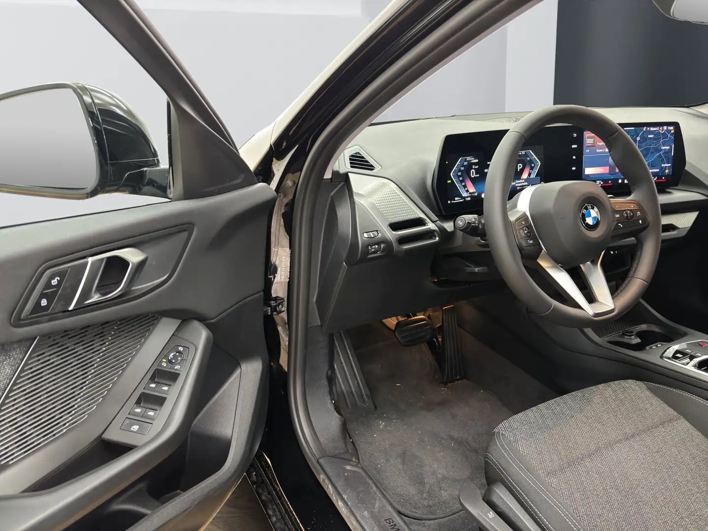 BMW 120 [M Sport, Navi, 18" LMR, RFK, SHZ, LED] Schwarz - 2