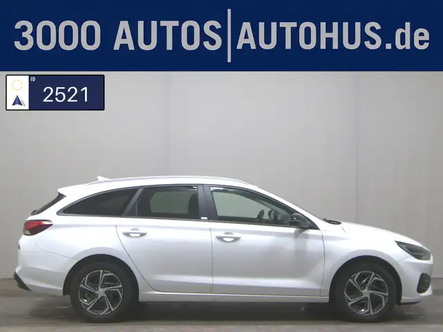 Hyundai i30 1.6 CRDI Intro Ed. Navi LED RfK PDC Shz BT