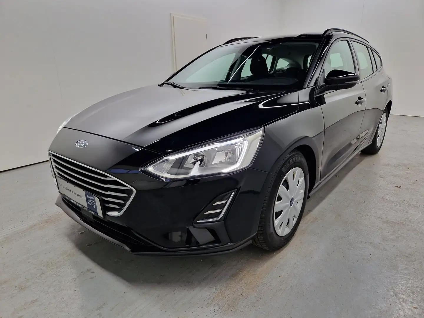 Ford Focus Turnier 1.0 EcoBoost Trend Winterpaket Schwarz - 1