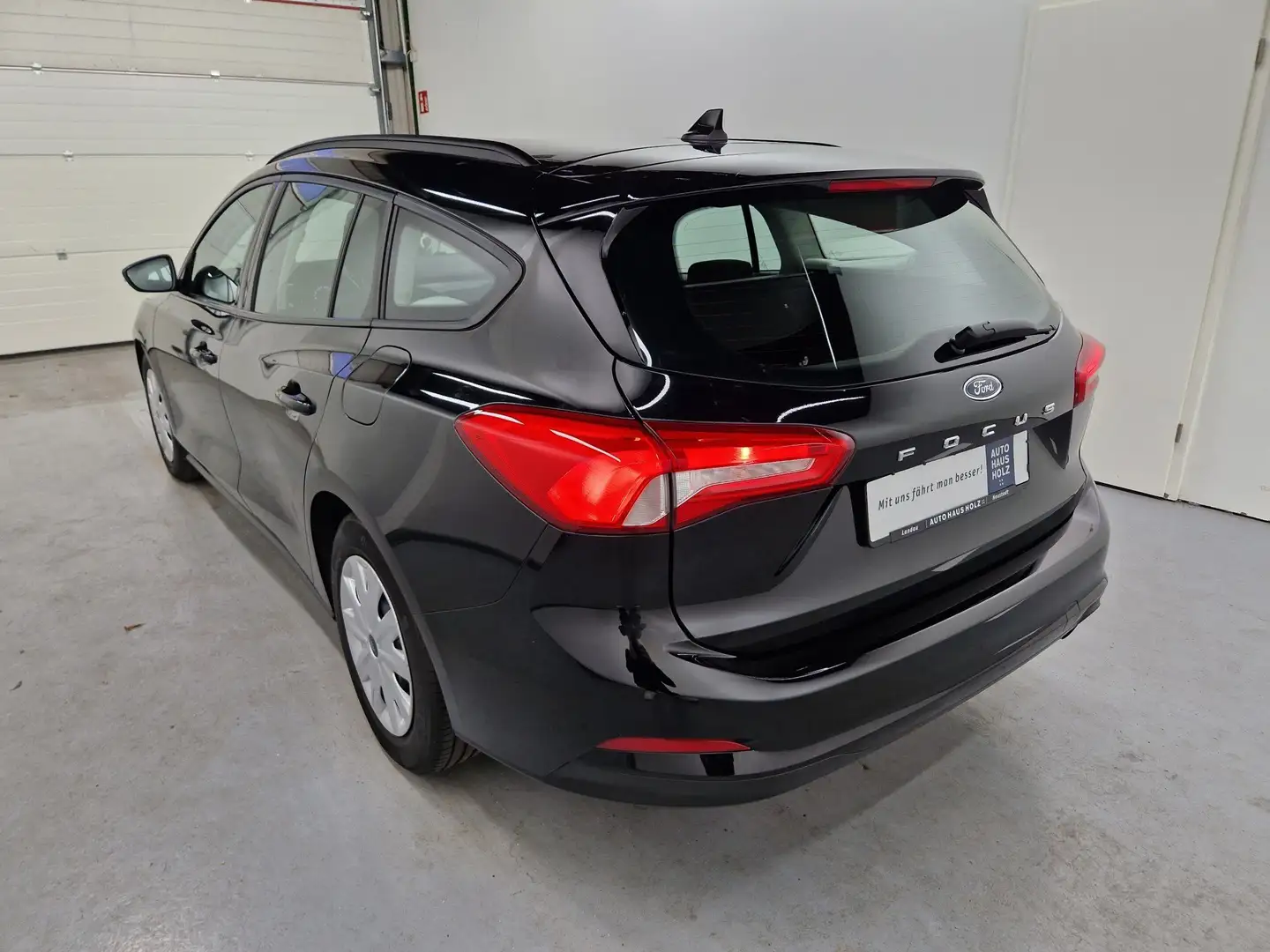 Ford Focus Turnier 1.0 EcoBoost Trend Winterpaket Schwarz - 2