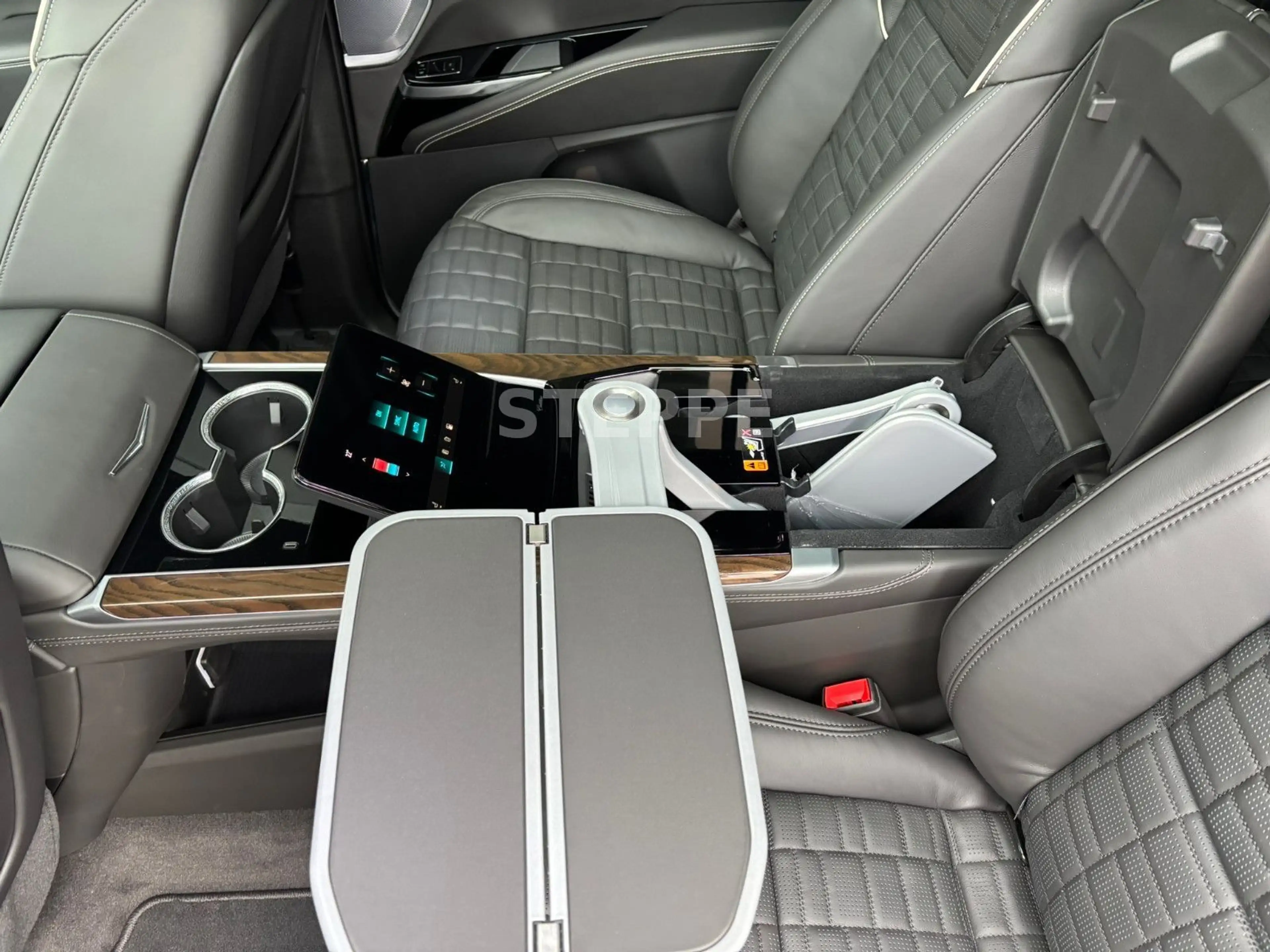 Cadillac Escalade FACELIFT MY26 6.2 V8 Sport Platinum 24" — photo 12