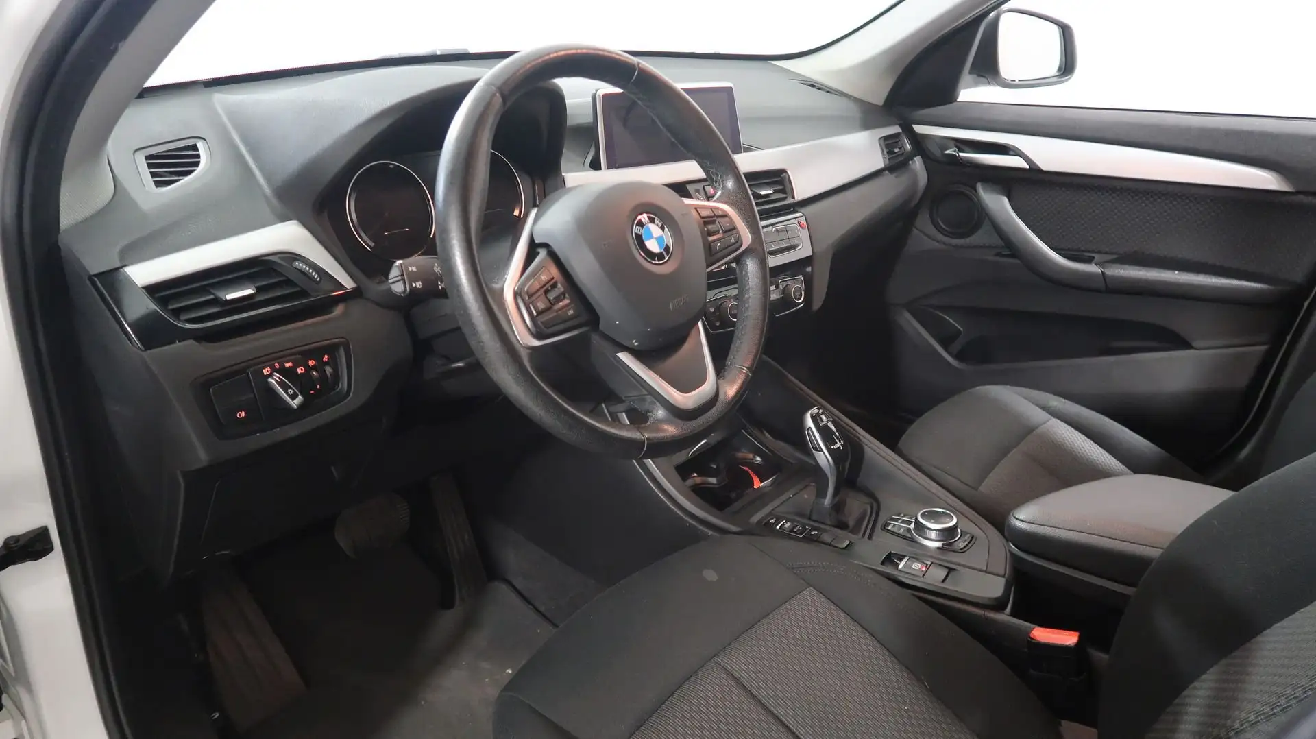 BMW X1 sDrive18i Advantage #NAVI#RETRO CAMERA# Weiß - 2