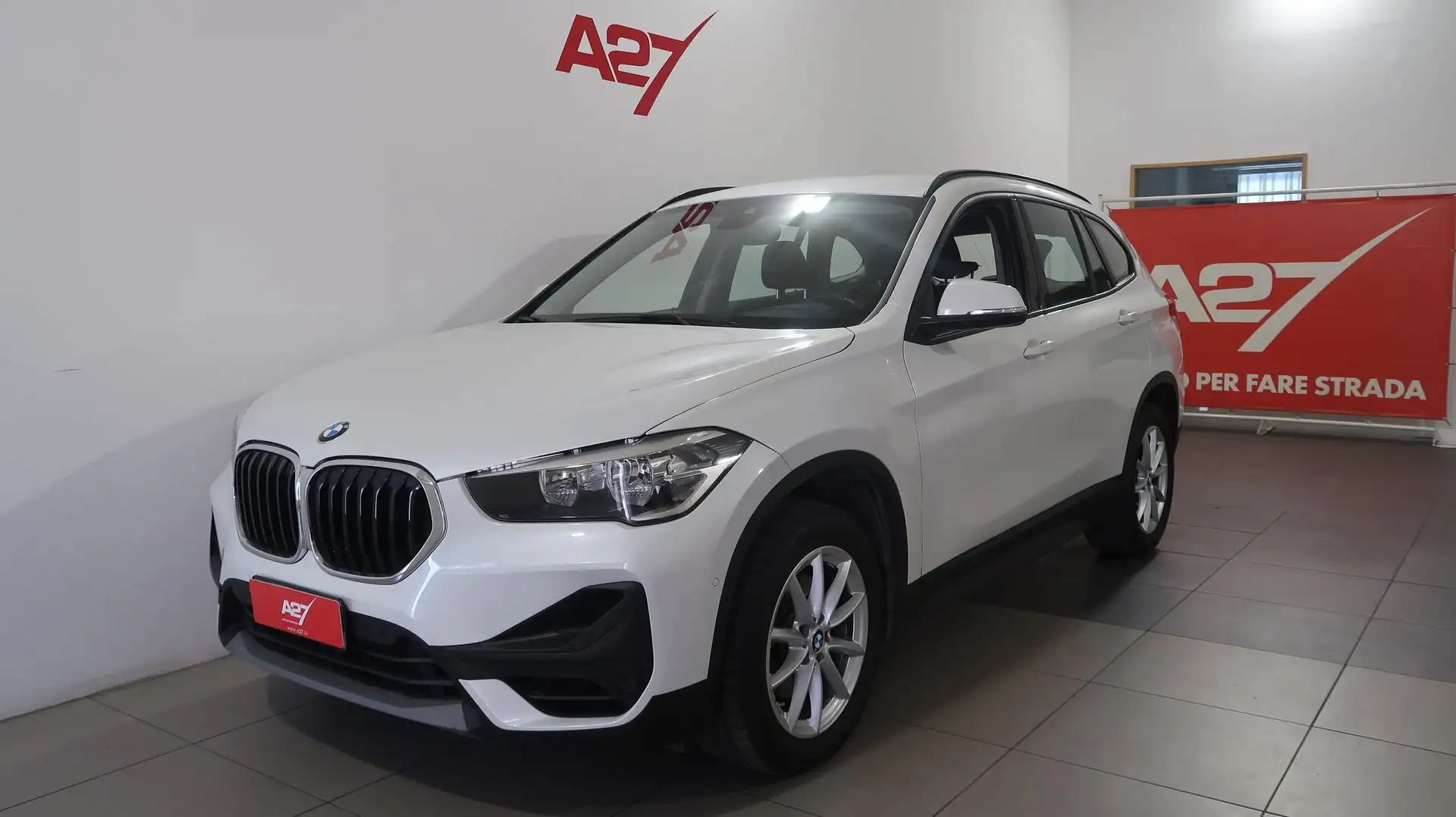 BMW X1 sDrive18i Advantage #NAVI#RETRO CAMERA# Weiß - 1