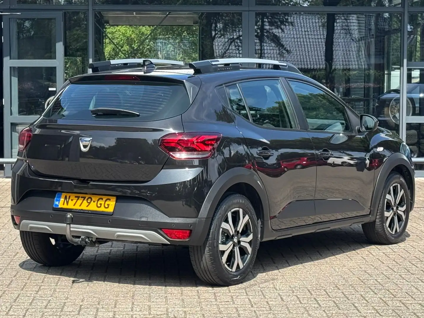 Dacia Sandero Stepway 1.0 TCe 100 Bi-Fuel Comfort Navigatie/Came Zwart - 2