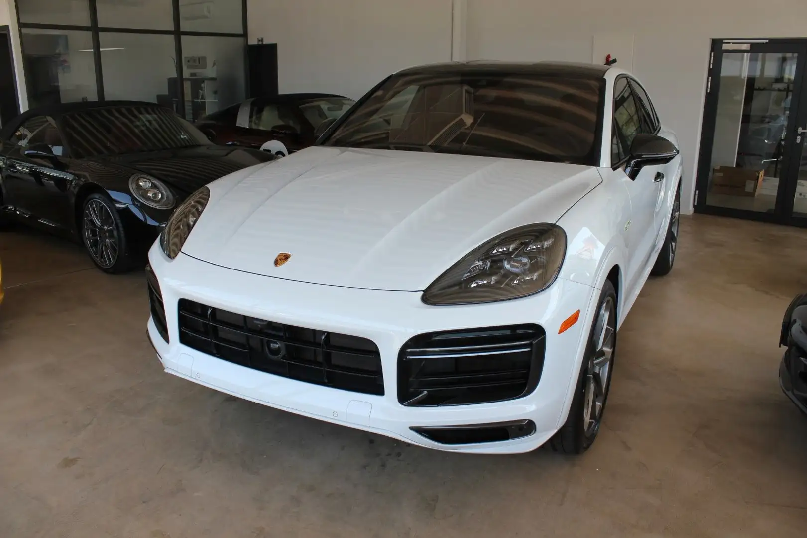 Porsche Cayenne Coupe Turbo S E-Hybrid SportDesignPaket White - 1