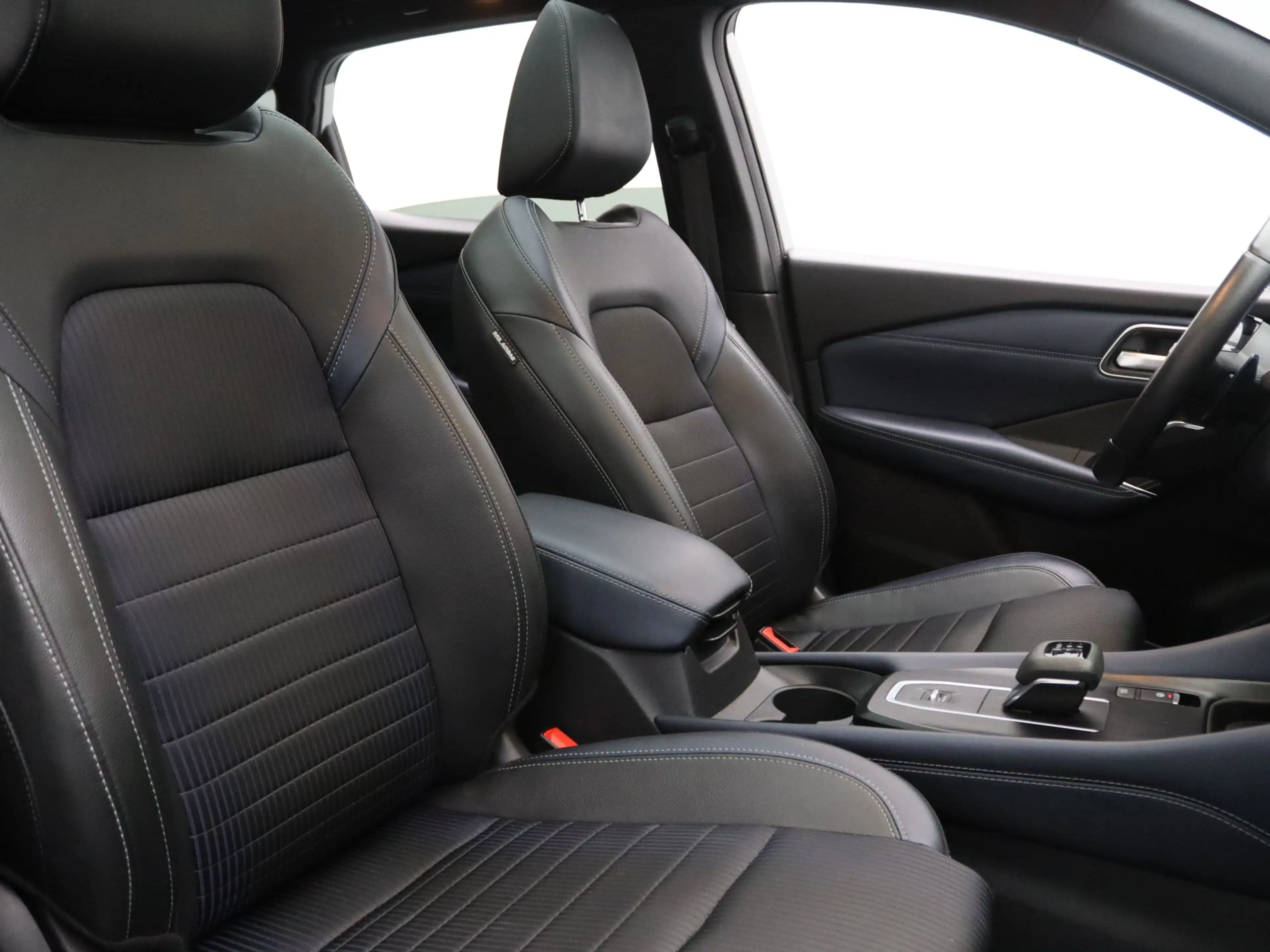 Nissan Qashqai 160pk MHEV Xtronic Business Premium Apple Carplay/ — photo 36