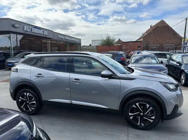 Peugeot 2008 view 4