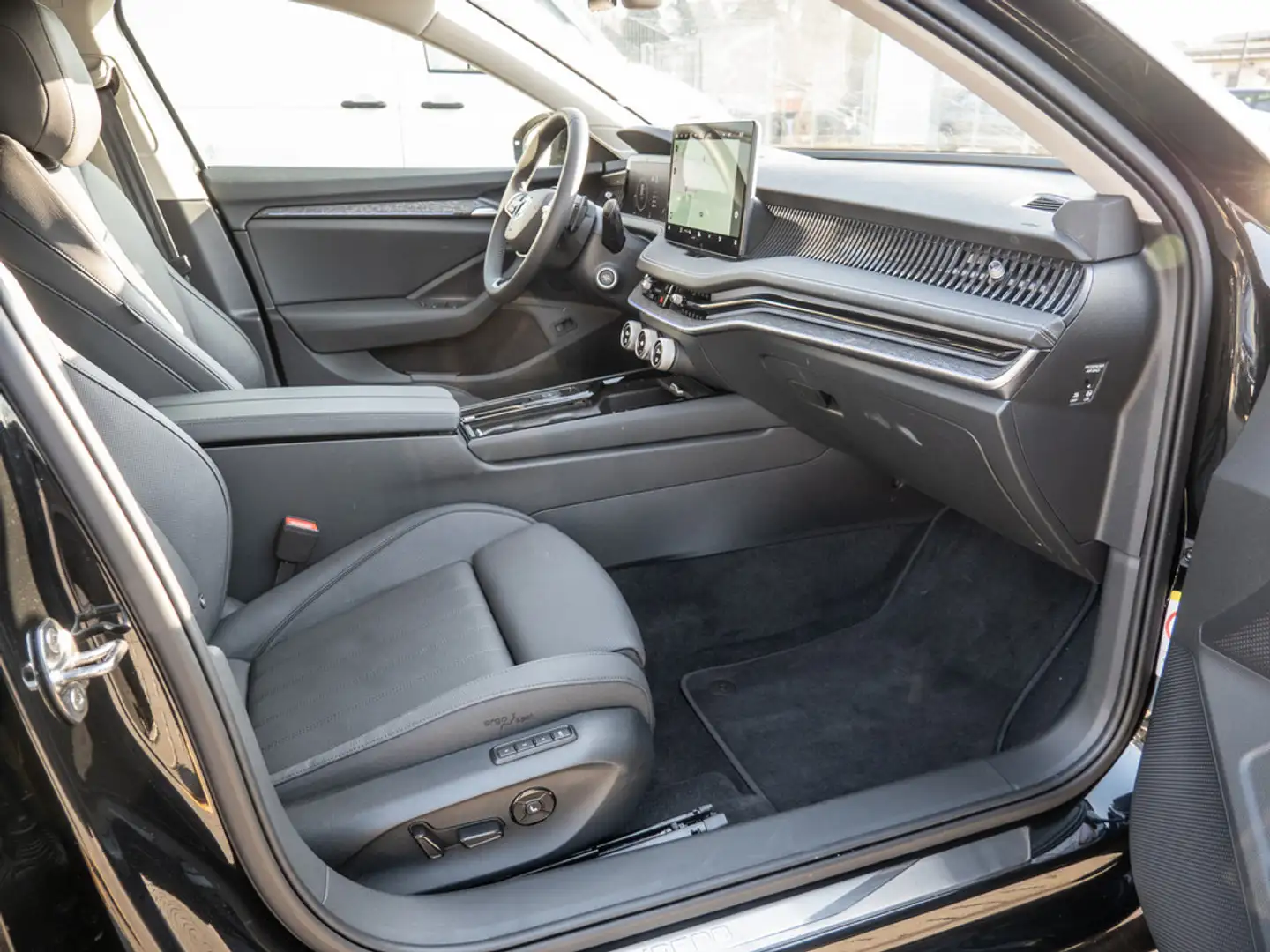 Skoda Superb Combi 2.0 TDI Selection ACC MATRIX-LED Schwarz - 2