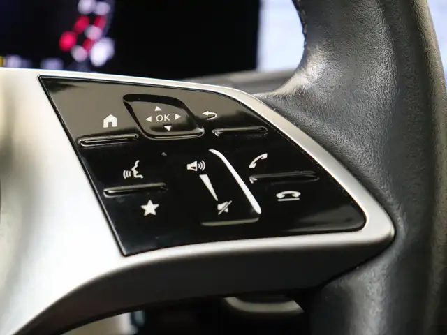 Mercedes-Benz GLA view 13