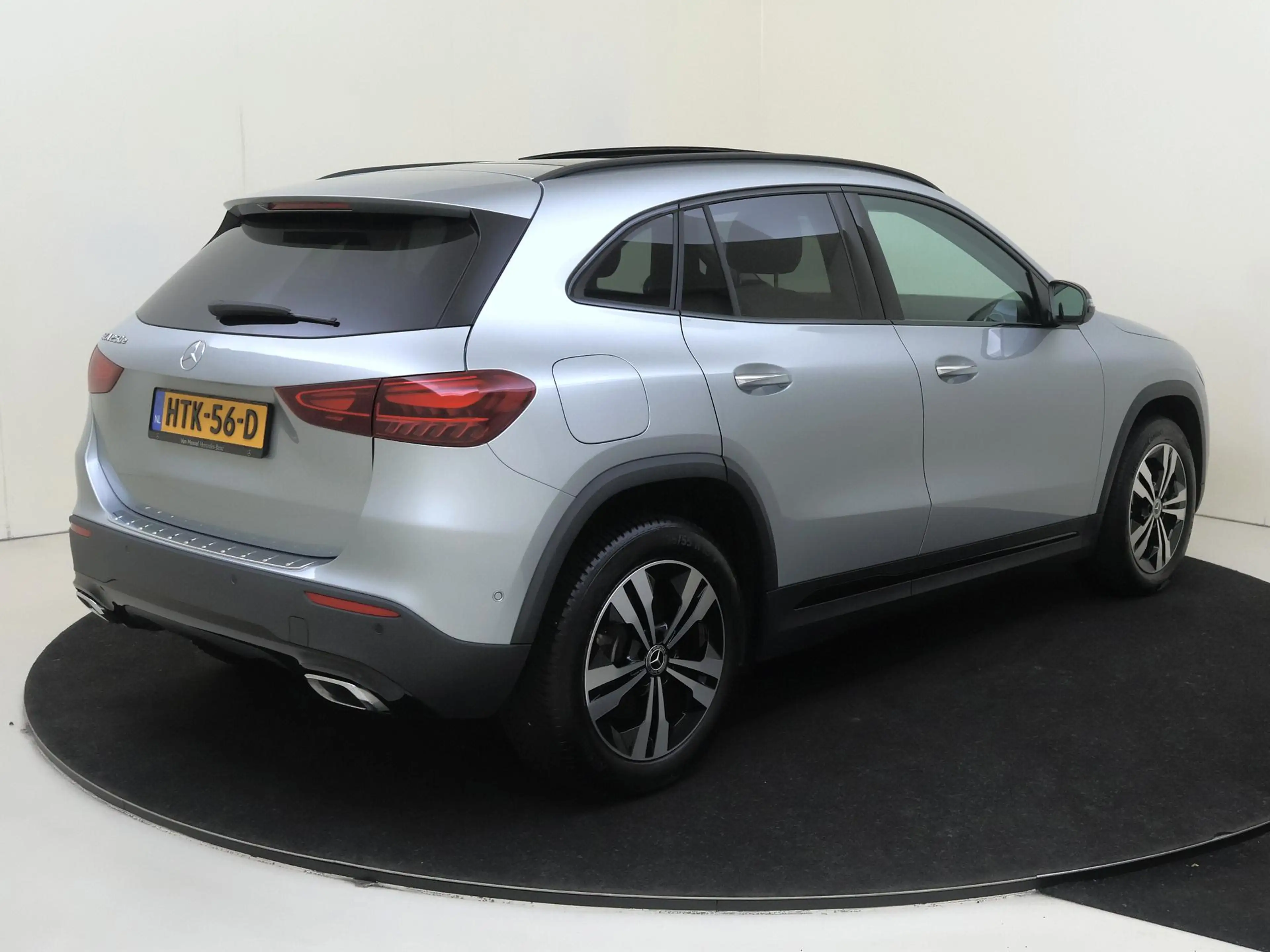 Mercedes-Benz GLA 250 e Star Edition Luxury Line / Panoramadak/ Rijassis — photo 4